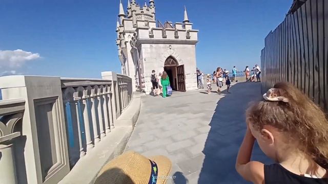 Осмотр дворца Ласточкино гнездо в Гаспре на машине. Парковка, спуск, стоимость входа, что внутри? смотреть онлайн