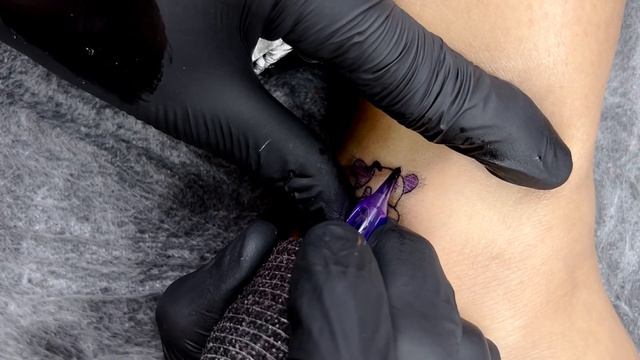 Cow Minimal Tattoo Timelapse смотреть онлайн