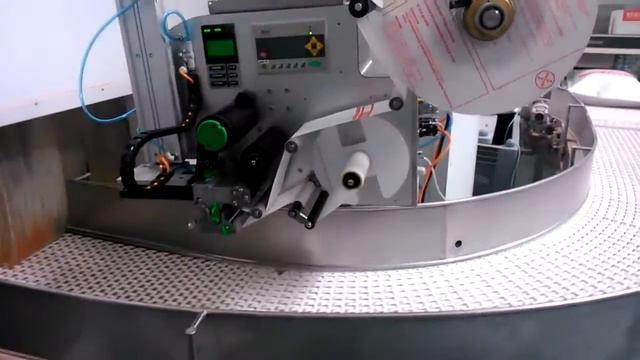 Печать и наклейка этикетки на мешки смотреть онлайн