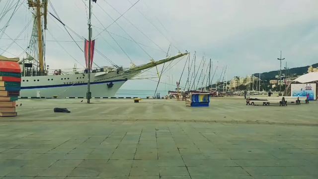 Как просыпается Ялта - город счастья смотреть онлайн