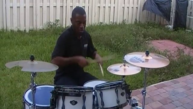 Aaaaamazing drummer Killing ......Backyard Style!! смотреть онлайн