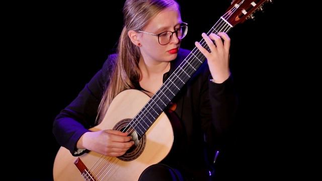 Hannelore Vander Elst plays Romanza by Miguel Llobet смотреть онлайн