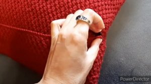 Чехол для диванной подушки спицами: демонстрация модели