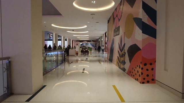 Dubai Mall Walking Tour 4K - First Floor - Mall Tour - 60fps смотреть онлайн