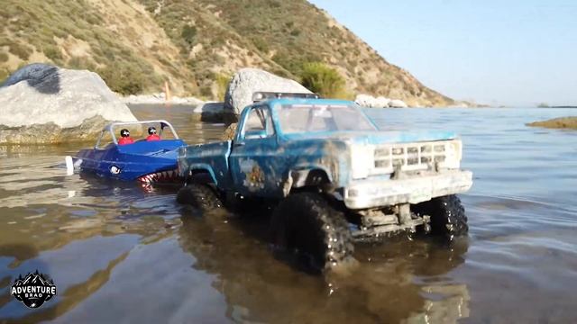 FIRST river run with the SprintJet mini boat and ROCK crawling to the launch with our SCX24s смотреть онлайн