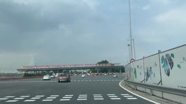 Green highway Guangzhou international airport in China смотреть онлайн