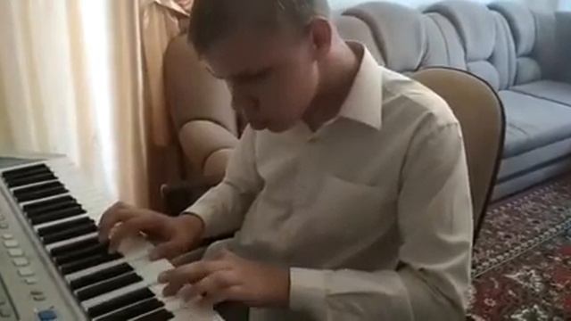 Artem (ребёнок с ДЦП). Транспонирование "Французской песенки" от 5 нот. смотреть онлайн