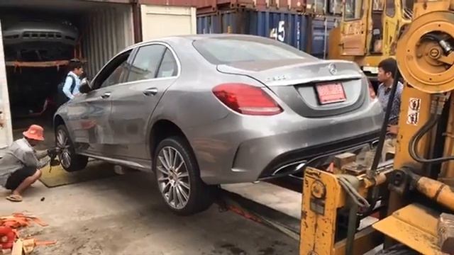 Обзор разгрузочного контейнера нового Mercedes-Benz C-Class C300 4Matic смотреть онлайн