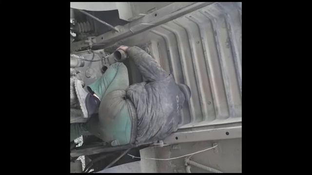 Дальнобой (НАЧИНАЕМ РЕМОНТ, СНИМАЕМ РАДИАТОР) смотреть онлайн