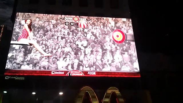 Интерактивный монитор в New York/Interactive Monitor in NY смотреть онлайн