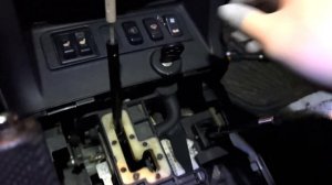 Mitsubishi Pajero 3 Замена лампочки в селекторе раздатки