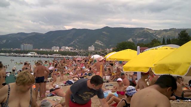 Геленджик 21.07.2019 а народ все прибывает и прибывает. смотреть онлайн