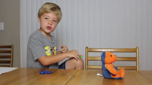 Fidget Spinner Fun! Fidget Spinner races, fights, and cool tricks! смотреть онлайн