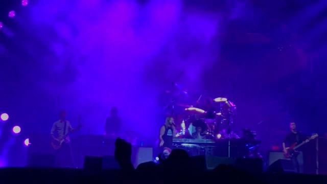 Foo Fighters performing Under Pressure by Queen and David Bowie смотреть онлайн