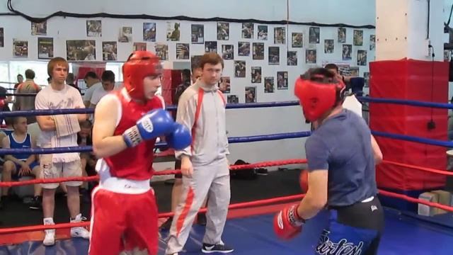 6. Айсабеков Асан Ударник VS Мамадалиев Сейран Ударник Открытый ринг 31.05.2014 3 раунд смотреть онлайн