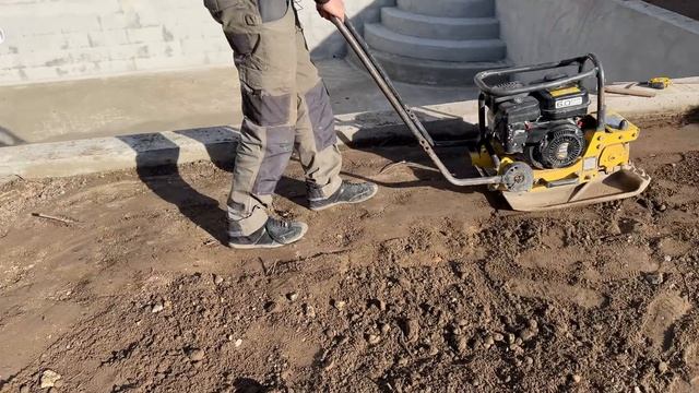 EP108 Smooth Operator , The Outdoor Landscaping Continues & Kitchen Layout смотреть онлайн