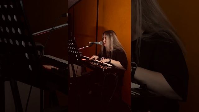 В это море - неизвестность я с крутого волнореза? (Юля Паршута - По краю, piano cover) смотреть онлайн