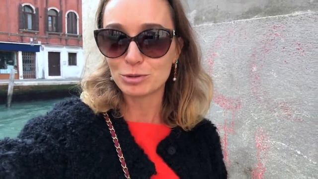 влог : Венеция, город и красиво одетые жители города на воде смотреть онлайн