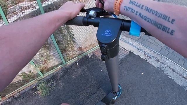 E-Scooter in Rome - What were we thinking? #vanlife #italy #rome смотреть онлайн
