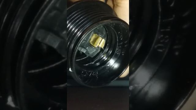How to open and unlock an E27 Bulb Holder | E27 Fassung öffnen смотреть онлайн