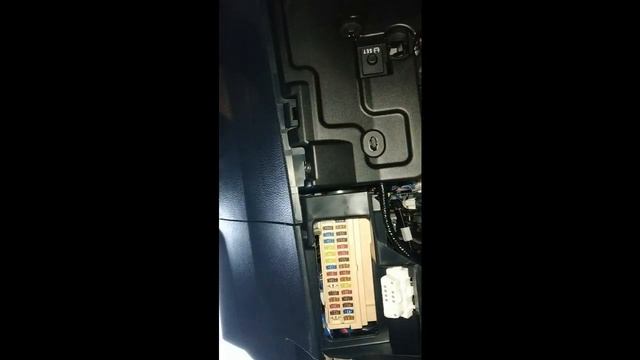 замена предохранителя прикуривателя toyota rav4 IV смотреть онлайн