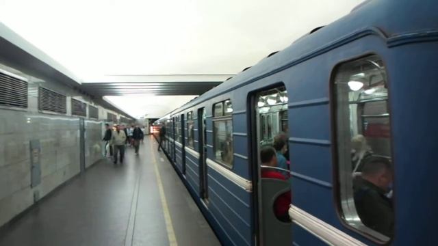 Будущая легенда Петербургского метро - состав Ем/Ема на станции "Технологический институт" смотреть онлайн