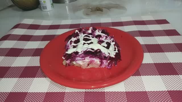 Салат ,, СКУМБРИЯ под шубкой ". Вкусный и сытный! смотреть онлайн