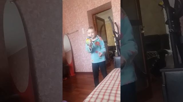 Как научить попугая сесть на мяч смотреть онлайн