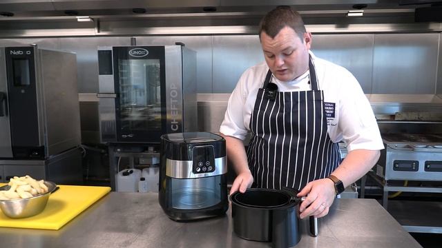 A Chefs opinion of the all new Caterlite Air Fryer! смотреть онлайн