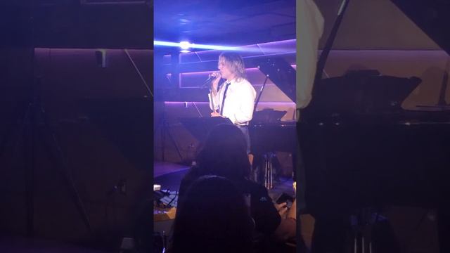 Luke Spiller (The Struts) & Mike Garson - "Young & Beautiful" by Lana Del Rey смотреть онлайн