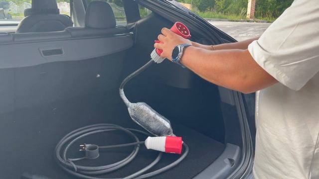 Tesla зарядка. Как комфортно заряжать автомобиль ежедневно. смотреть онлайн