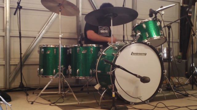 Led Zeppelin - Rock And Roll (Drum Cover) w/ Music - Vintage Ludwig Green Sparkle Drumkit смотреть онлайн