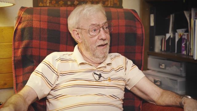 Linguistic Professor Surprises Filmmaker смотреть онлайн