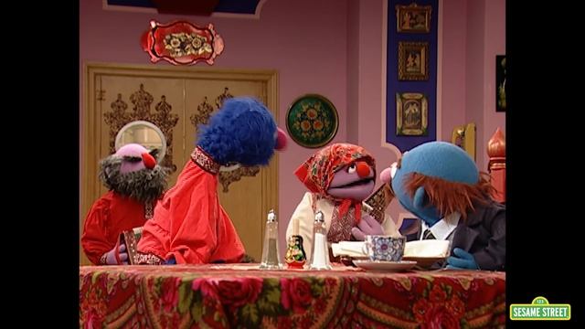Sesame Street: Charlie's Russian Restaurant | Waiter Grover смотреть онлайн