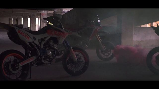 CRF250L STUNTS | 12 O'CLOCK WHEELIES Ft. BANGKOK OUTLAWZ & SHOWROOM MOTARD