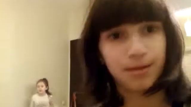 Сестра красит меня детской косметикой!!! Ааа смотреть онлайн