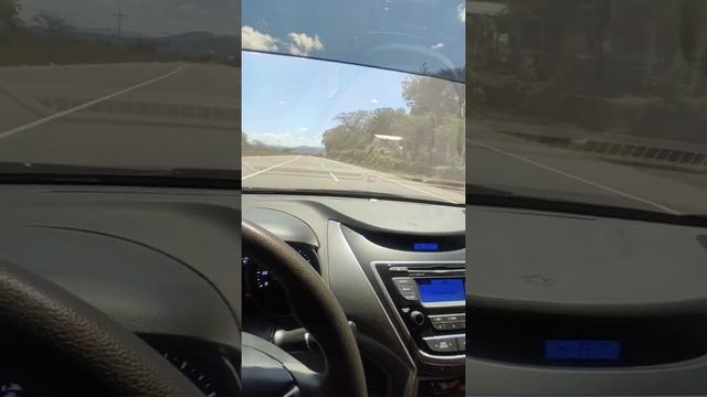 Conduciendo Hyundai Elantra 2014