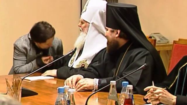 АННА ГЕРМАН ЦЕЛУЕТ РУКУ ФИЛАРЕТУ (2004) смотреть онлайн