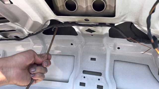 Как правильно приклеить спойлер на двухсторонний скотч смотреть онлайн