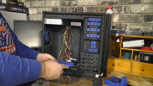 Raidmax Smilodon Case смотреть онлайн