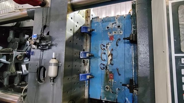 1000Ton Haitian Injection Molding Machine work with Borunte 6 Axis Robot Produce Geely Car Auto Par смотреть онлайн