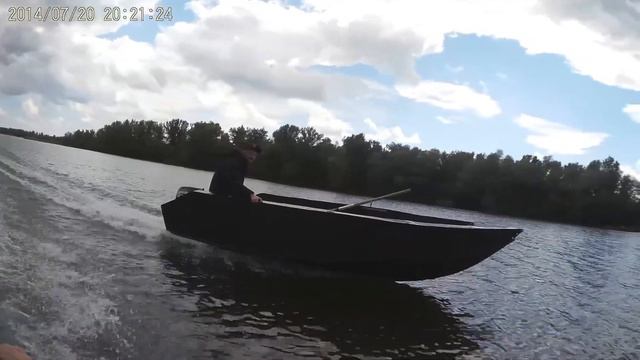 Лодка из полиэтилена (ПНД.)4200 Boat From Polythelene (HDPE) On The River Don.