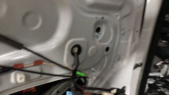 Toyota RAV4 "установка тишины", будем клеить шумоизоляцию Comfort Mat, обесшумливать салон по полно смотреть онлайн