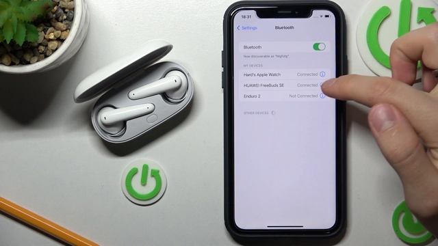 Как отключиться от айфона на HUAWEI FreeBuds SE / Отмена сопряжение с айфоном смотреть онлайн