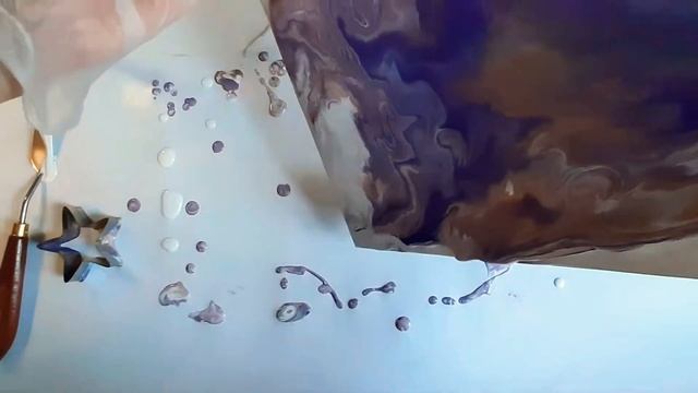 Акриловая заливка. Красивая ячейка. Минимализм. Золото и сирень. смотреть онлайн