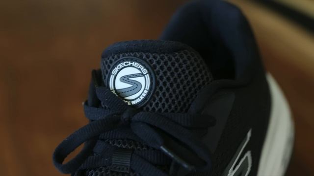 SKECHERS MADE A WALKING Sneaker & It Is Not Trash..?!