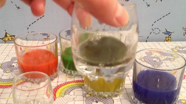 Краски. Смешивание цветов. Цветная вода. Paint. The mixing of colors. Colored water смотреть онлайн