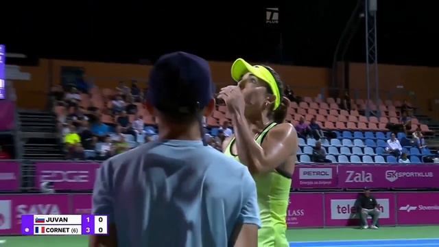Cornet vs Juvan Portoroz 2022 - Cornet Can't Believe Its Way Out But umpire 😱 смотреть онлайн