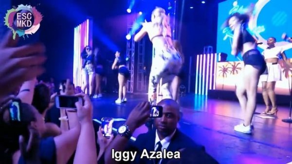 Famous Singers Best Fail Moments