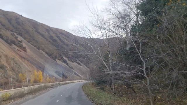 Проезд и подъем на спринтере по Ессикскому ущелью в сторону озера Ессик 29 октября 2023 года 1 част смотреть онлайн